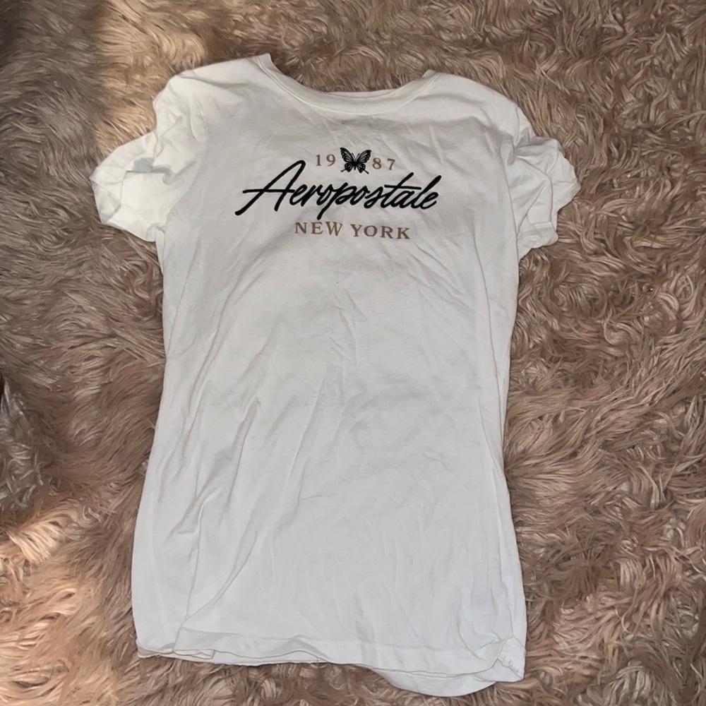 Aeropostale shirt very beautiful stretchy and pretty long length